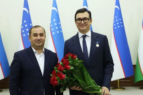 Президент отметил гендиректора ADM нагрудным знаком «Фаол тадбиркор»